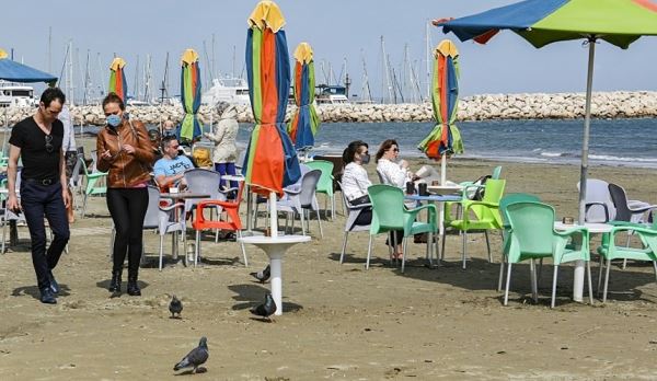 Кипр выходит из карантина: открываются не только пляжи, но и турагентства
